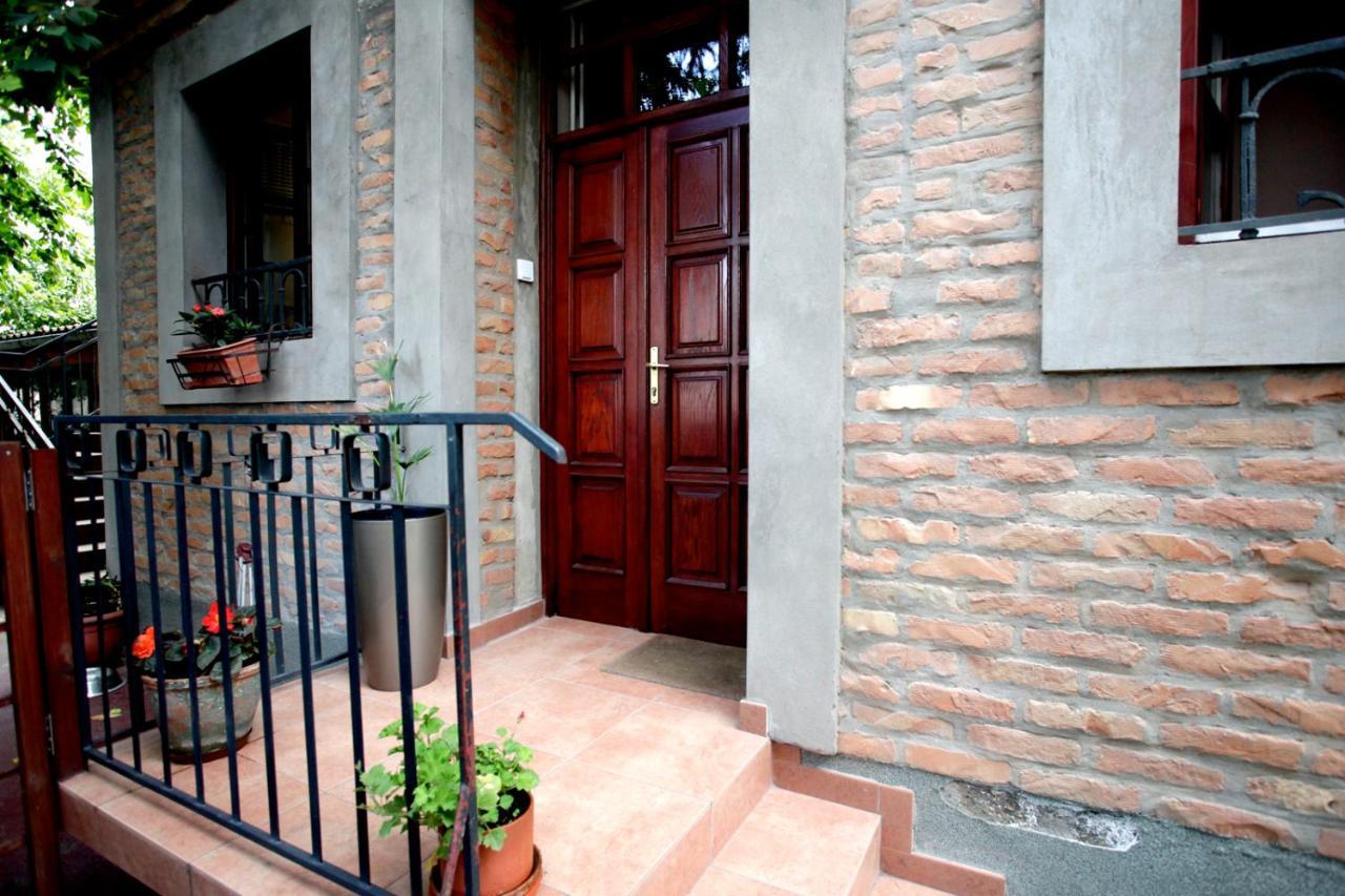 Studio Hram 2 Belgrado Buitenkant foto
